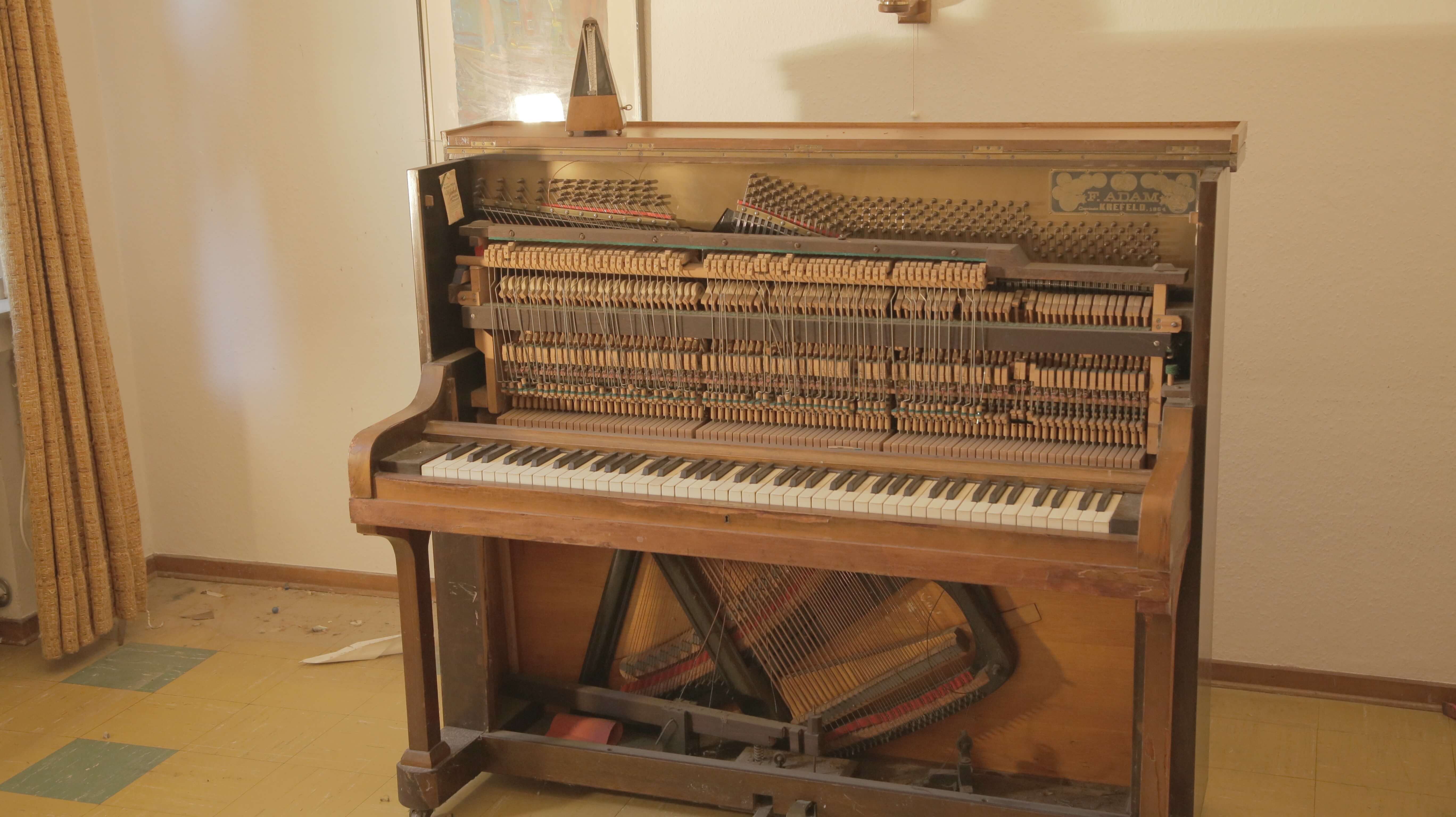 Deconstructed Piano Recording Setup Image